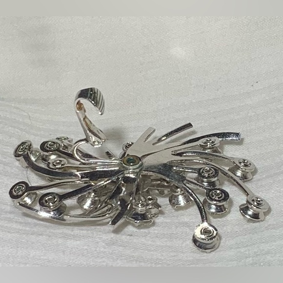 Brilliant Snowflake earrings. catch a bit of glamour. shine bright like a 💎 - Picture 5 of 7